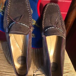 9 1/2 bass loafer made in Brazil suede and leather